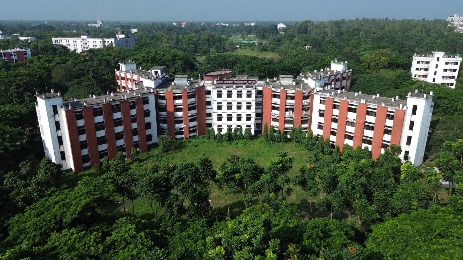 বেরোবির সমাবর্তনের দিনই ঢাবির ভর্তি পরীক্ষা